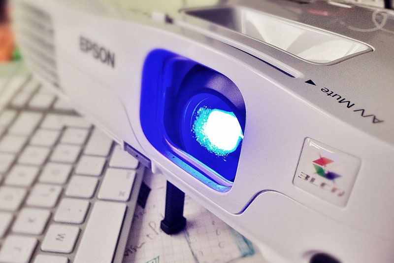 Bildschirm-auf-Beamer-übertragen